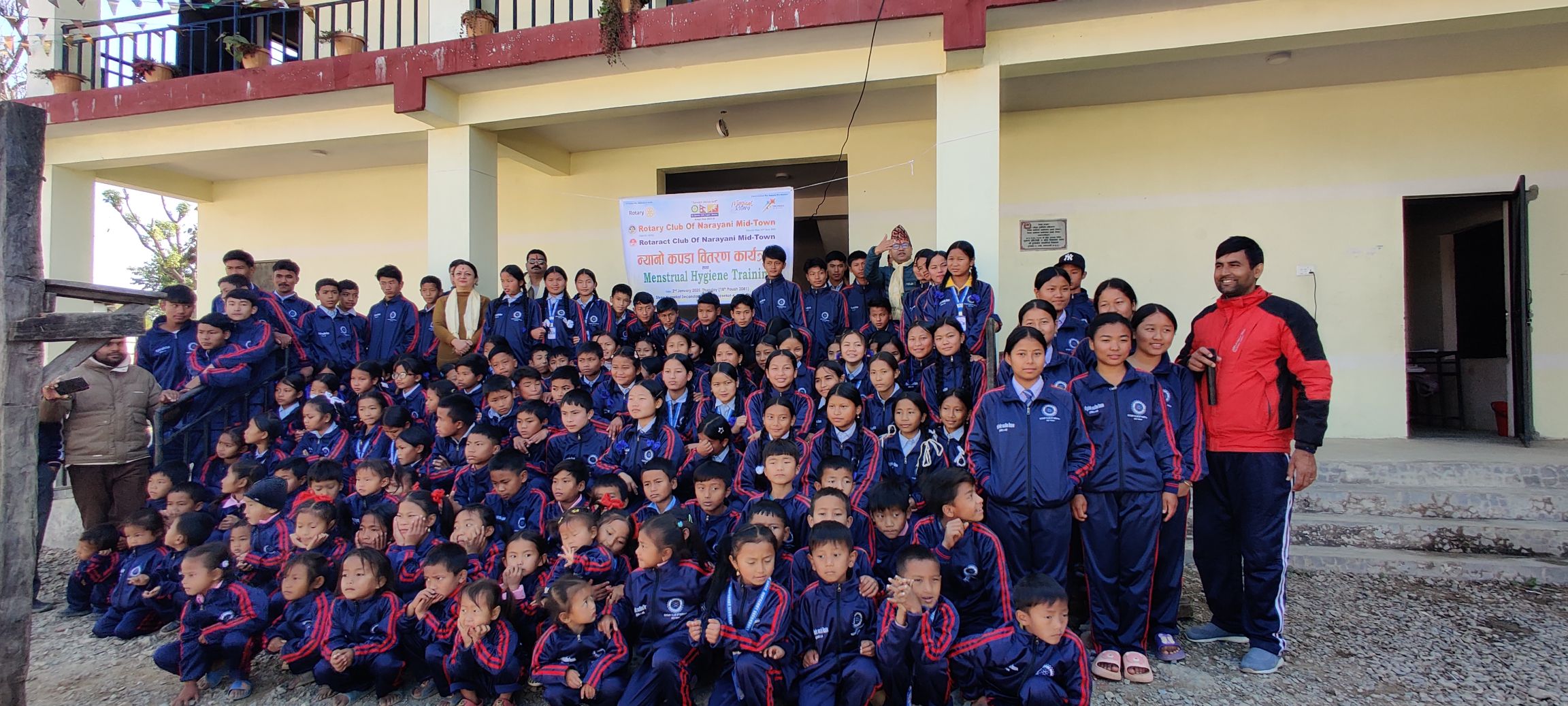 न्यानो कपडा वितरण कार्यक्रम